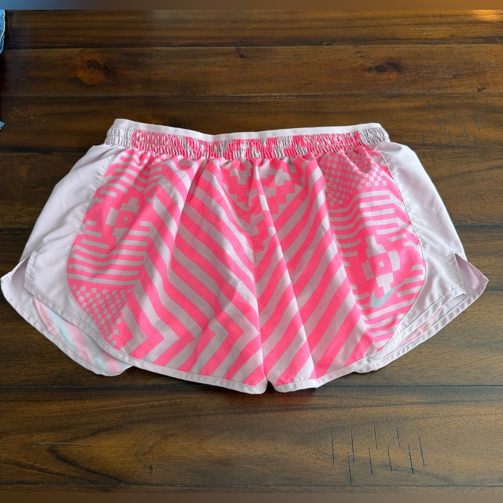 Nike Running Dri-FIT Pink Geo Print Shorts – Women’s Small